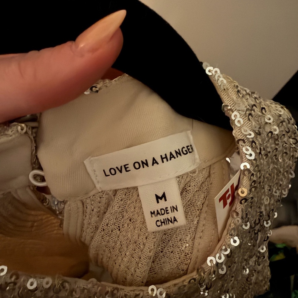 Love on a Hanger Silver Sequin Top - Picture 3 of 4